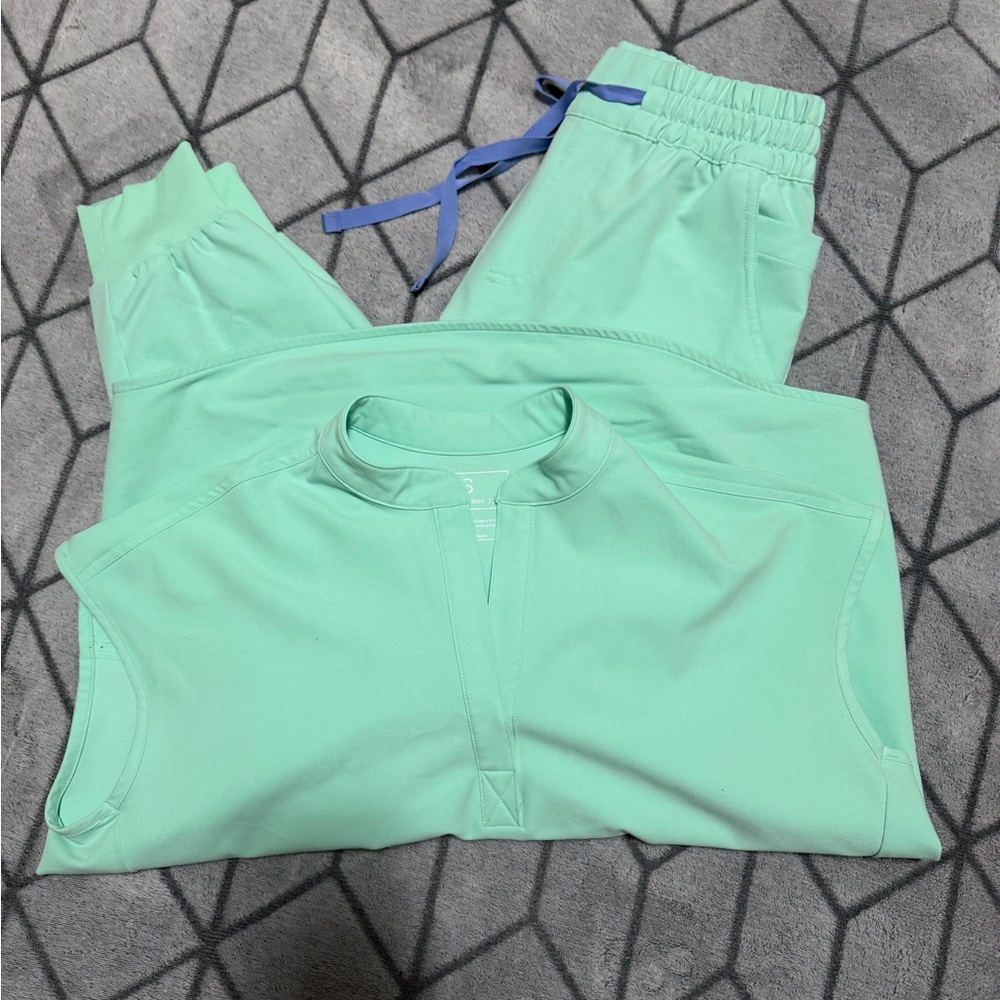 FIGS Scrub Set